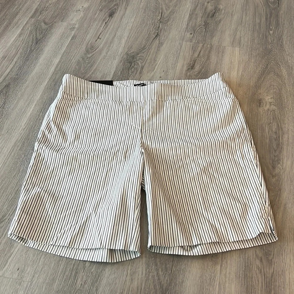 🚩 Hilary radley NWT shorts size 16 - Picture 2 of 6